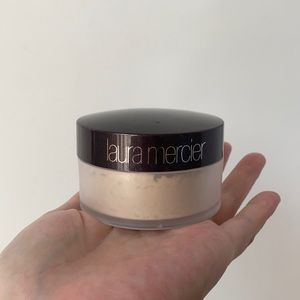 Laura Mercier setting powder